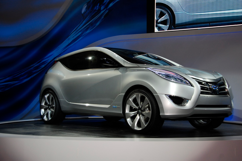 Illustration for article titled Hyundai Nuvis Concept: Hybrid Blue Drive Gives It Wings